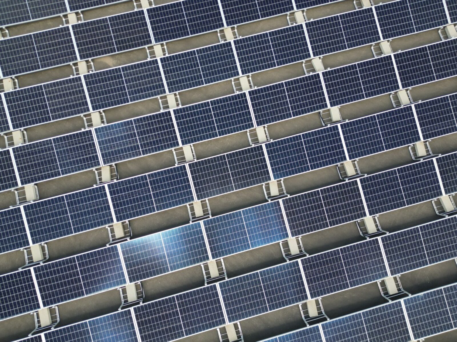 Photovoltaik Grundlagen: Wie Solarstrom entsteht und was Sie wirklich wissen müssen